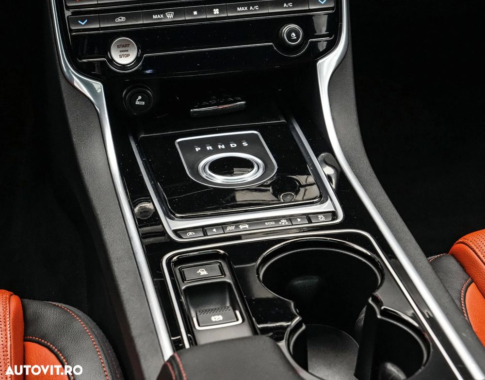 Jaguar XE 2.0 R-Sport - 22