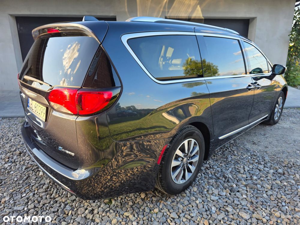 Chrysler Pacifica - 4