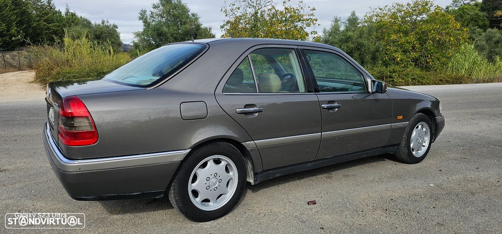 Mercedes-Benz W124 (1984-1997) 200 D - 8