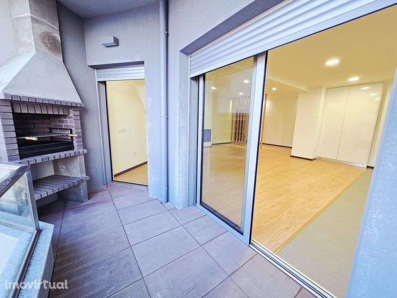 Vende-se apartamento T3 semi-novo no centro de Oliveira de Azeméis - Grande imagem: 4/8