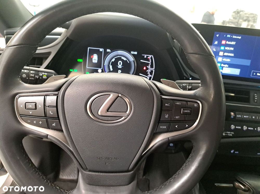 Lexus ES - 10