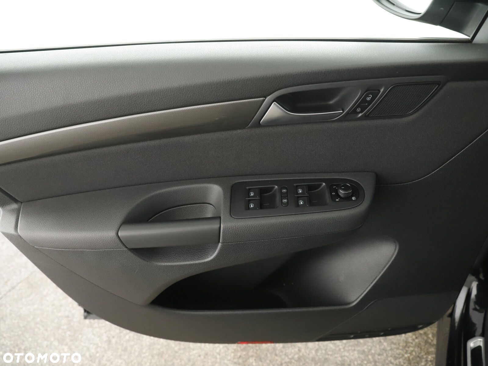 Volkswagen Sharan 2.0 TDI Comfortline DSG - 22