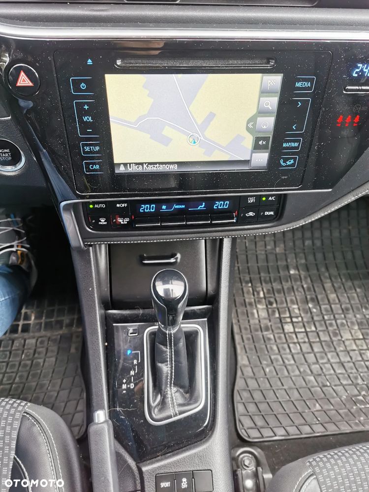 Toyota Corolla 1.6 Executive MS - 16