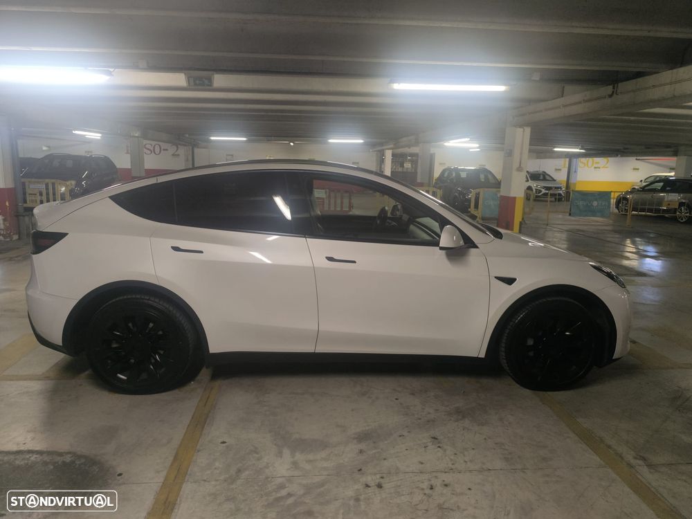 Tesla Model Y - 15