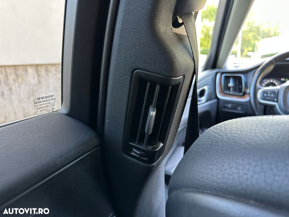 Volvo XC 60 B5 D AWD Geartronic Momentum Pro - 29
