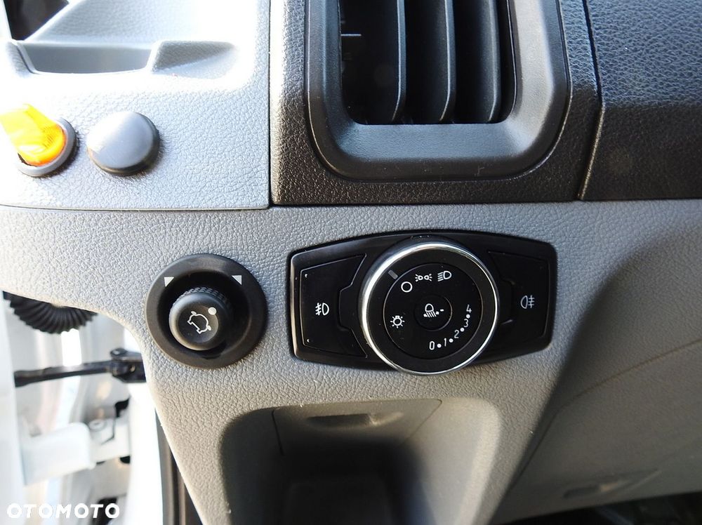 Ford TRANSIT  WYWROTKA PODWÓJNA KABINA DOKA 6 MIEJSC TEMPOMAT KLIMATYZACJA  130KM - 28