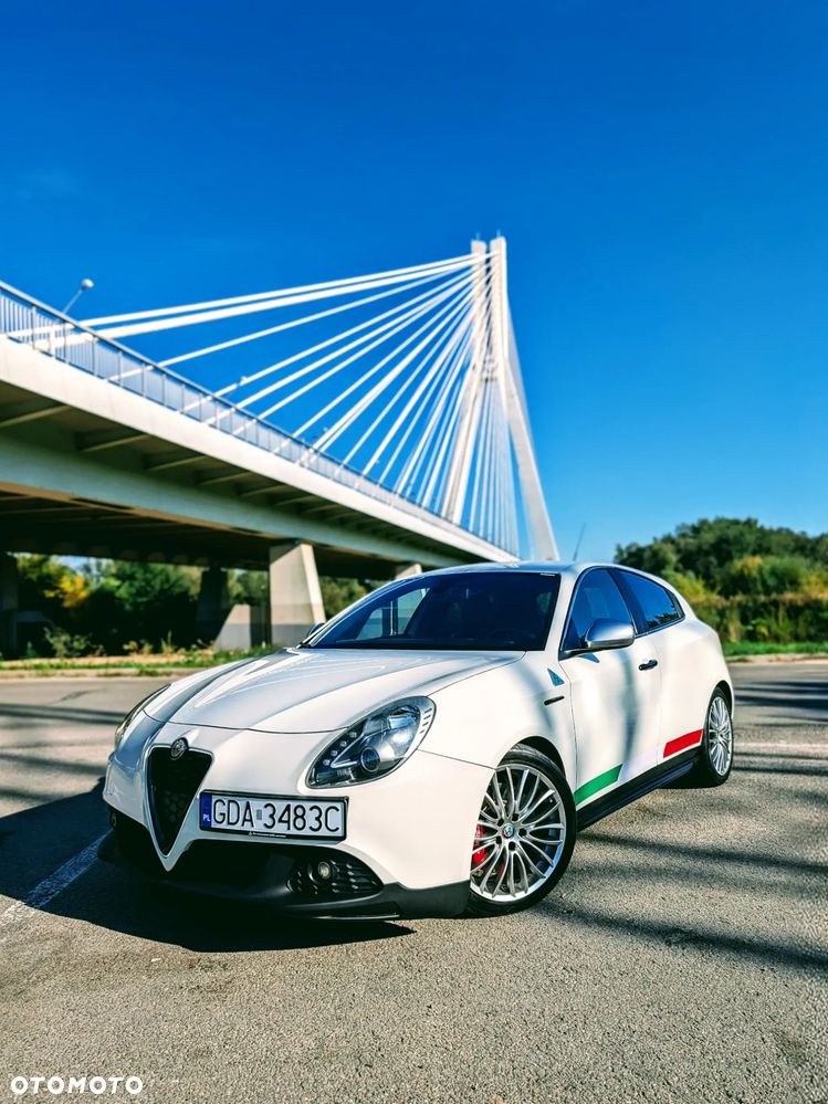 Alfa Romeo Giulietta 1750 TBi Quadrifoglio Verde - 2