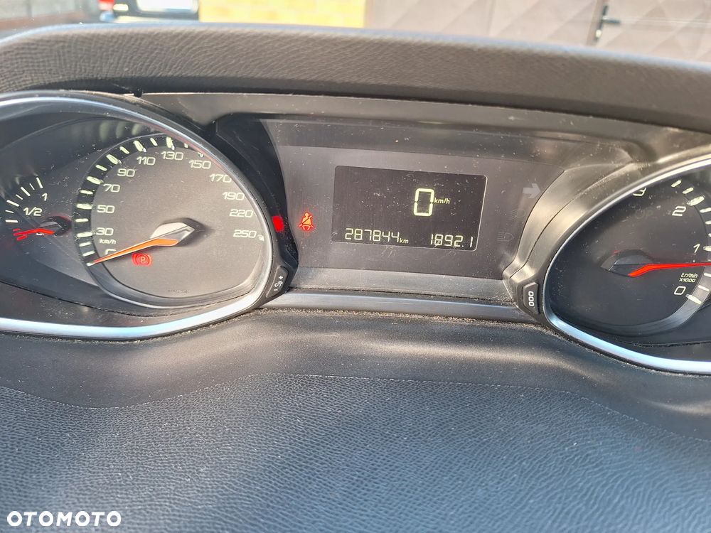 Peugeot 308 1.6 BlueHDi Allure S&S - 19