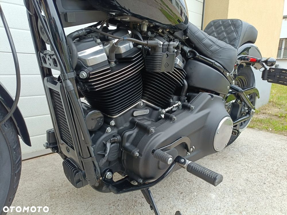 Harley-Davidson Softail Street Bob - 33