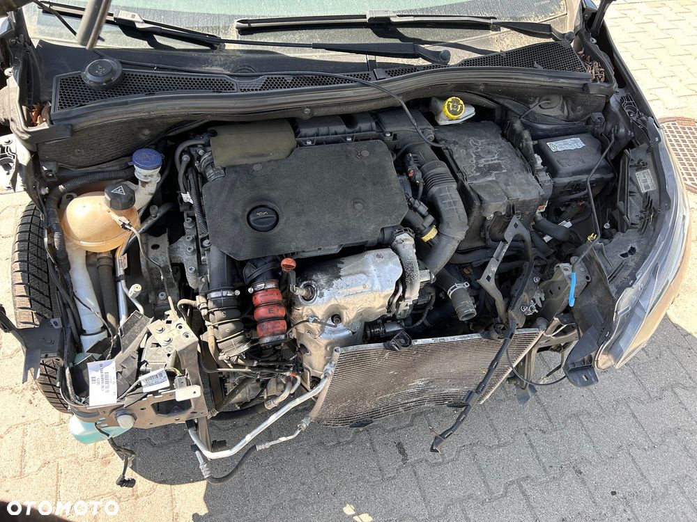 Peugeot 2008 BlueHDi FAP 120 STOP & START EAT6 Allure - 8