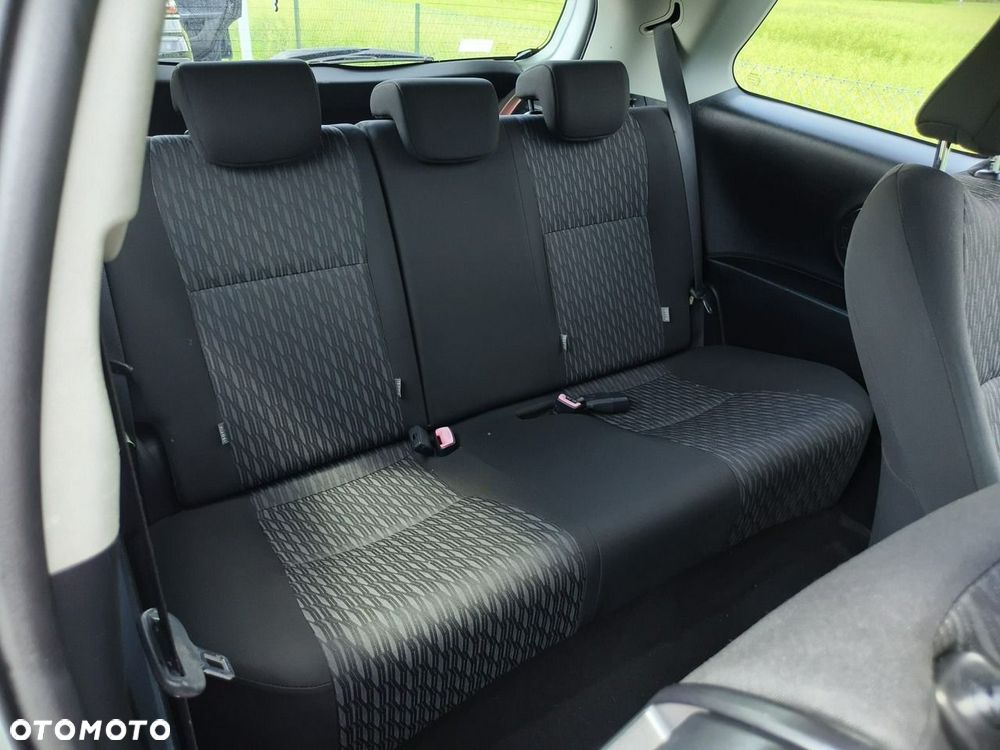 Toyota Yaris - 15