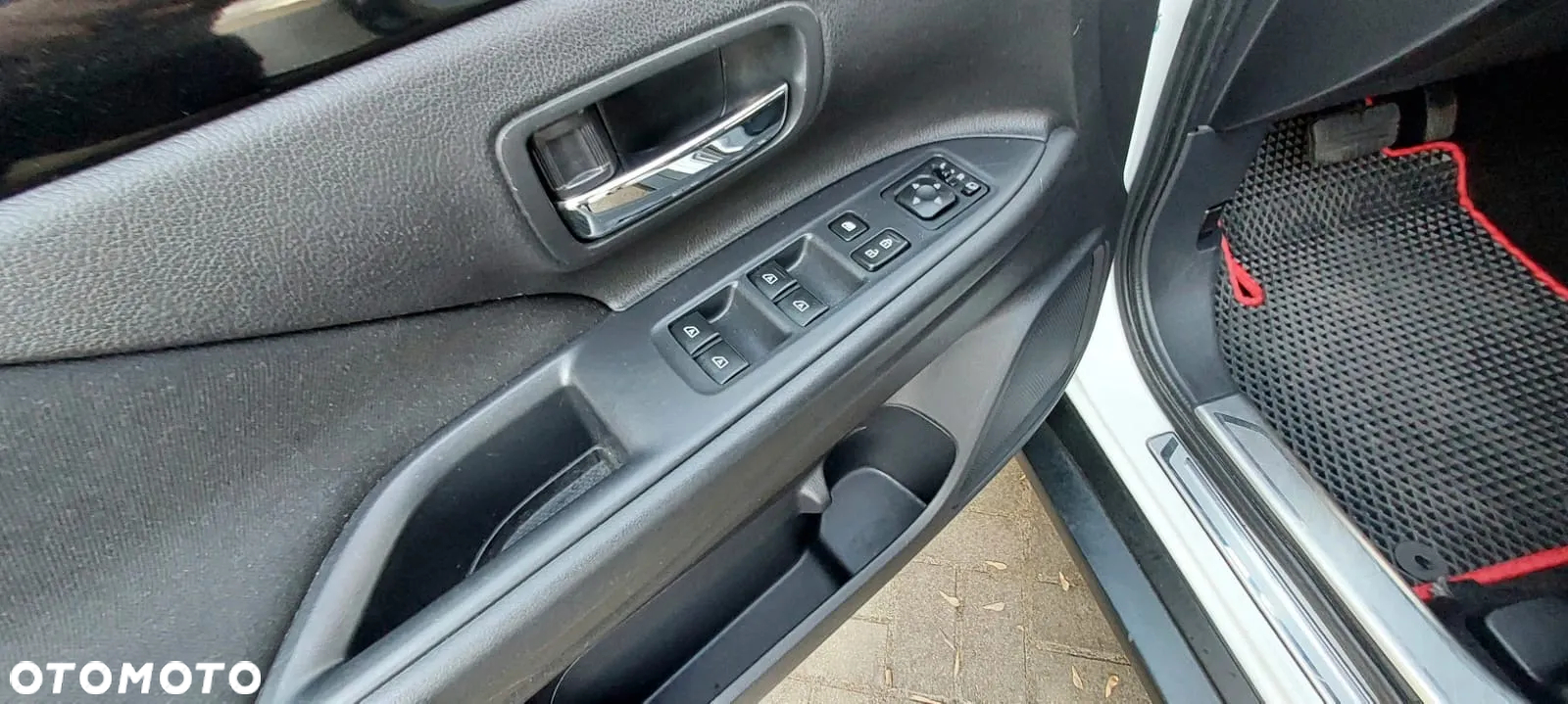 Mitsubishi Outlander 2.0 Instyle Navi 4WD CVT - 28