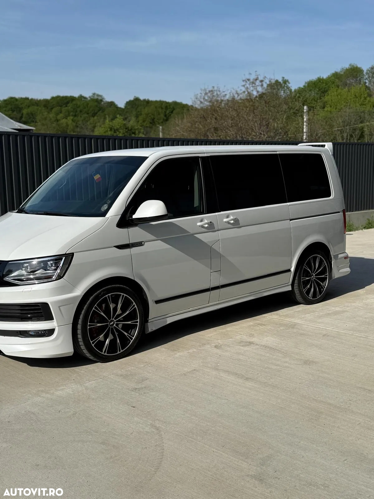 Volkswagen Multivan - 2