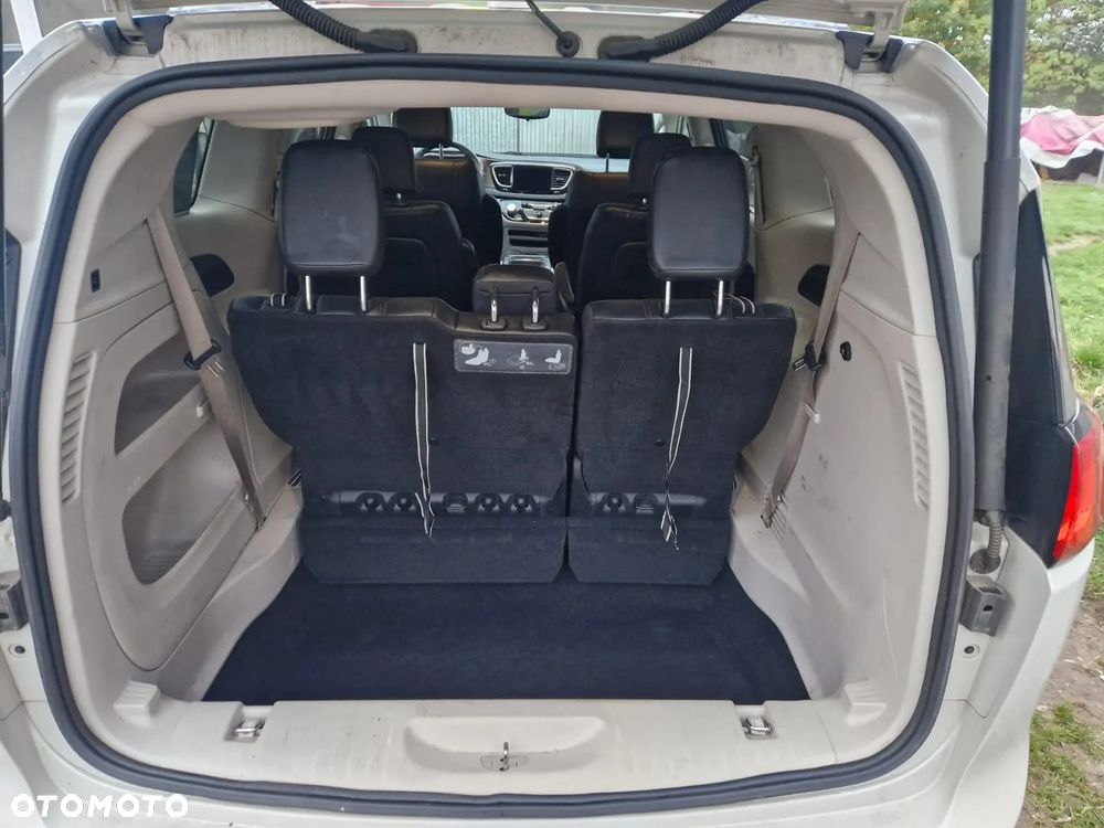 Chrysler Pacifica - 15