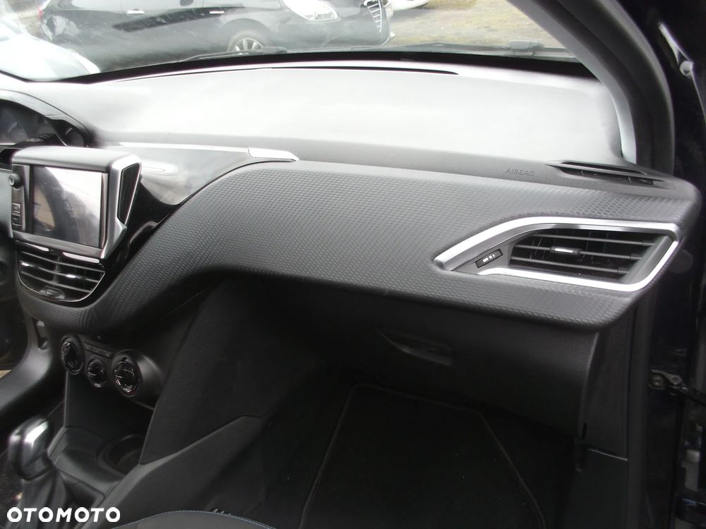 Peugeot 208 - 17