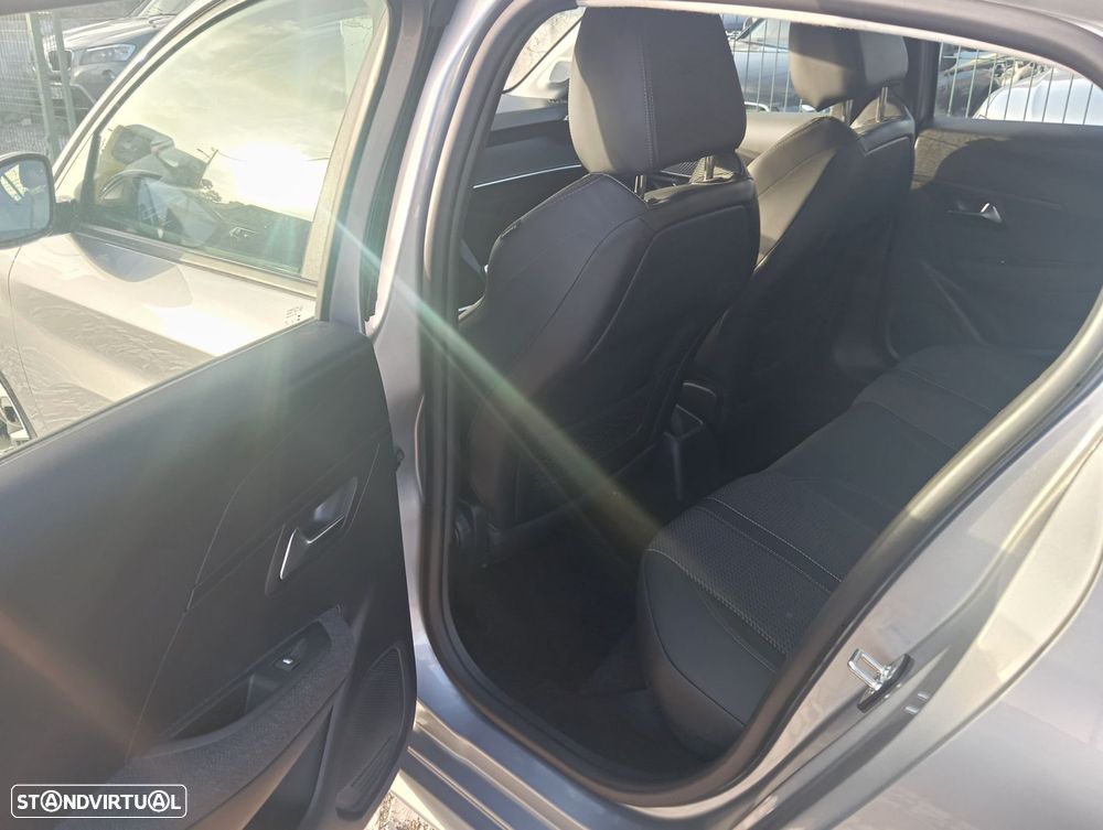 Peugeot 208 PureTech 100 Style - 14