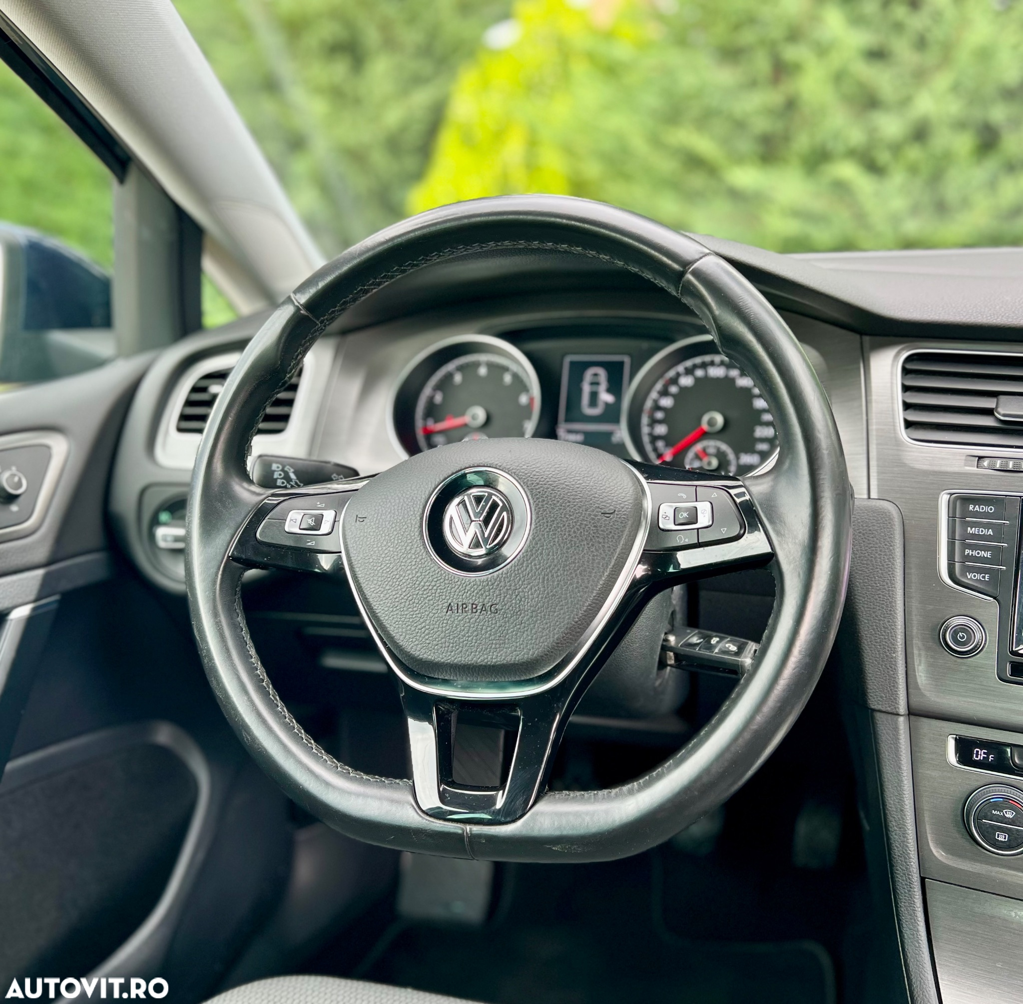 Volkswagen Golf 1.4 TSI BMT Comfortline - 12
