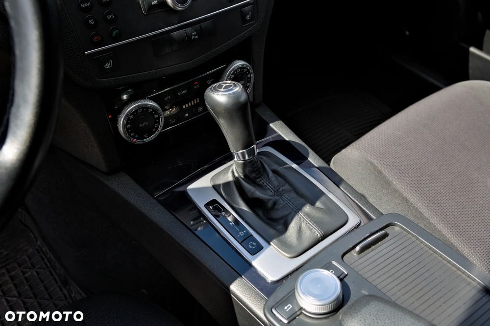 Mercedes-Benz Klasa C 180 CGI Automatik BlueEFFICIENCY - 25