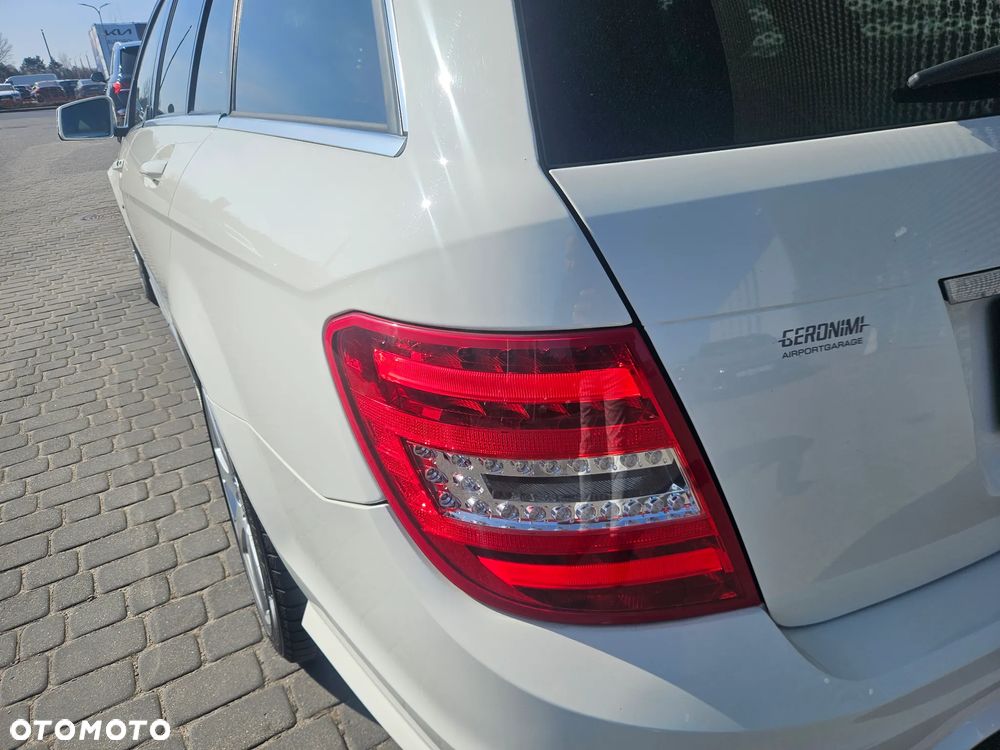 Mercedes-Benz Klasa C 250 CDI DPF 4Matic 7G-TRONIC BlueEFFICIENCY - 38