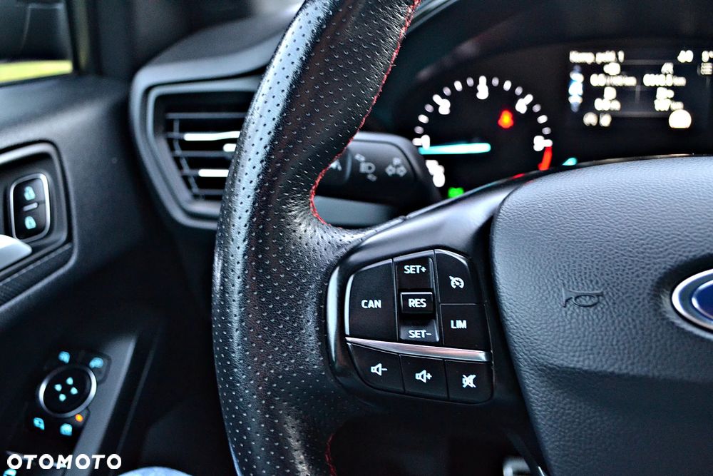 Ford Focus 2.0 EcoBlue STart-Stopp-System ST-LINE - 33