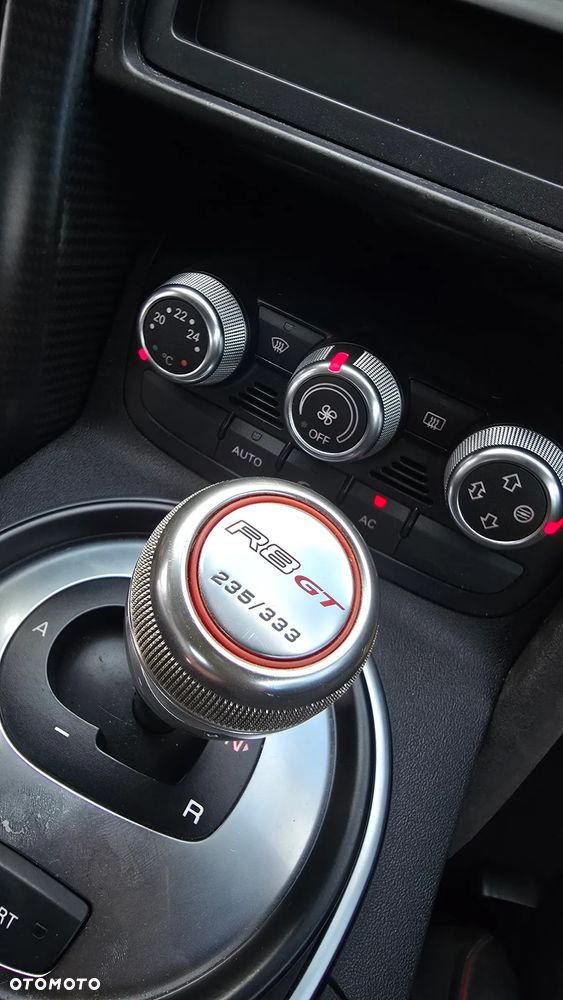 Audi R8 Spyder ver-5-2-fsi-quattro-r-tronic-gt - 10