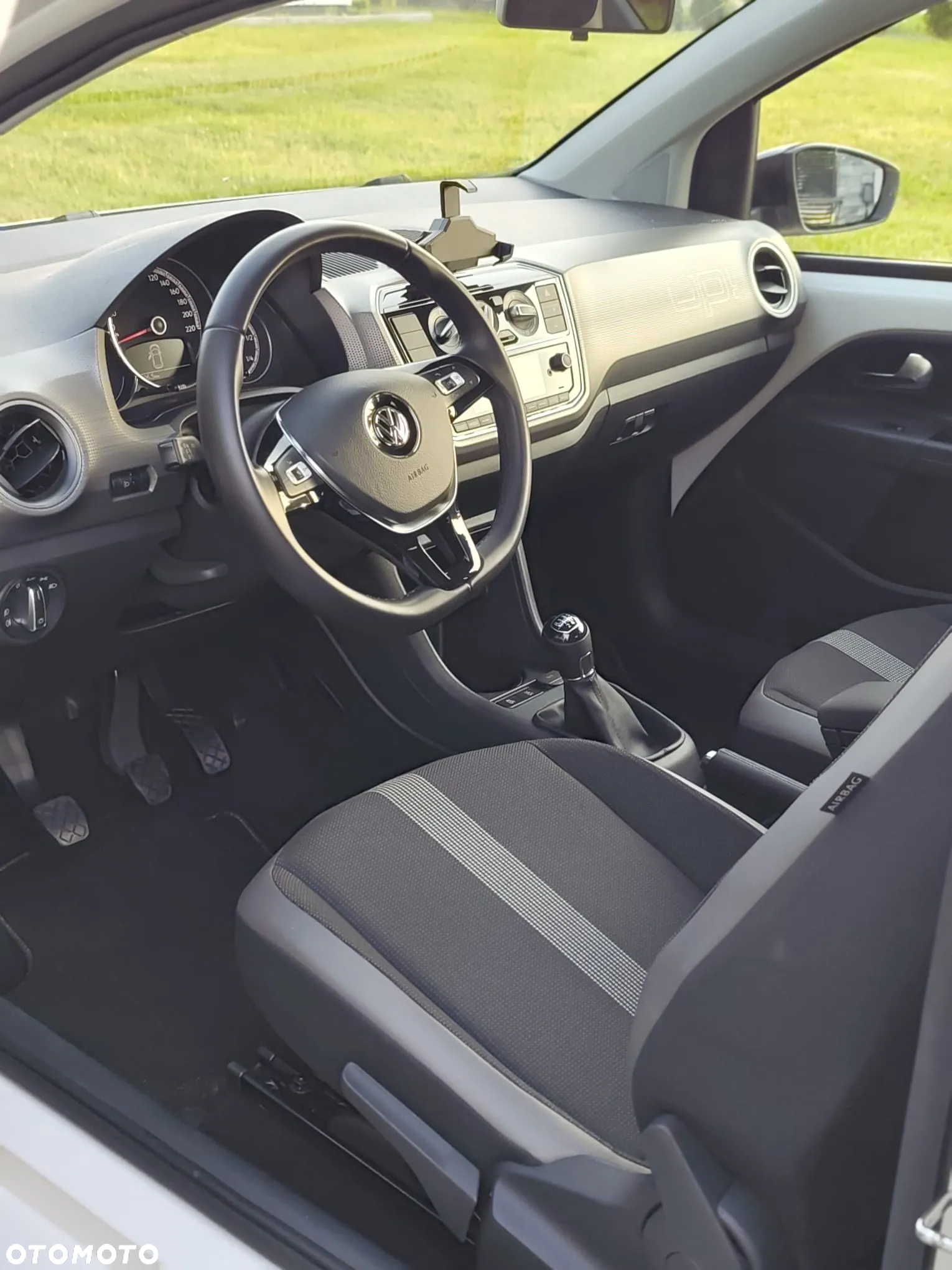 Volkswagen up! 1.0 TSI high - 27