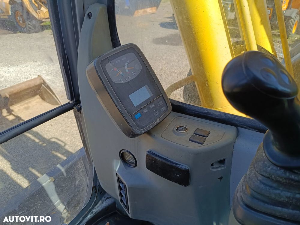 New Holland E135 SR - 13