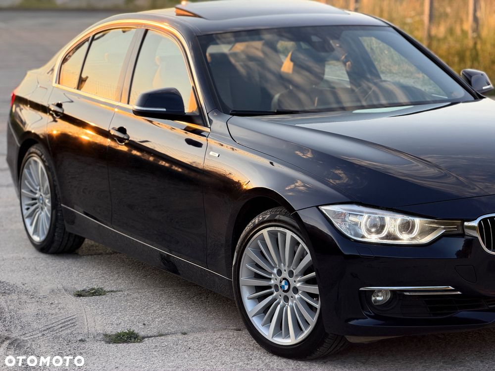 BMW Seria 3 328i Luxury Line - 13