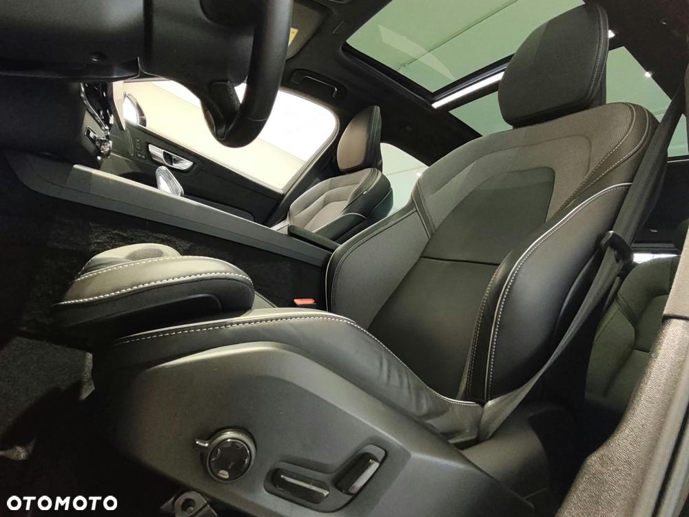 Volvo XC 60 B5 B AWD Ultimate Black Edition - 22
