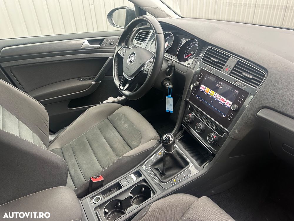 Volkswagen Golf - 15