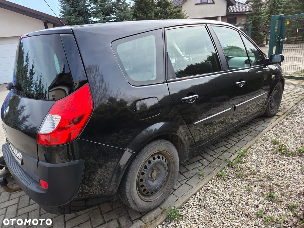 Renault Scenic 1.9 dCi FAP Avantage - 10