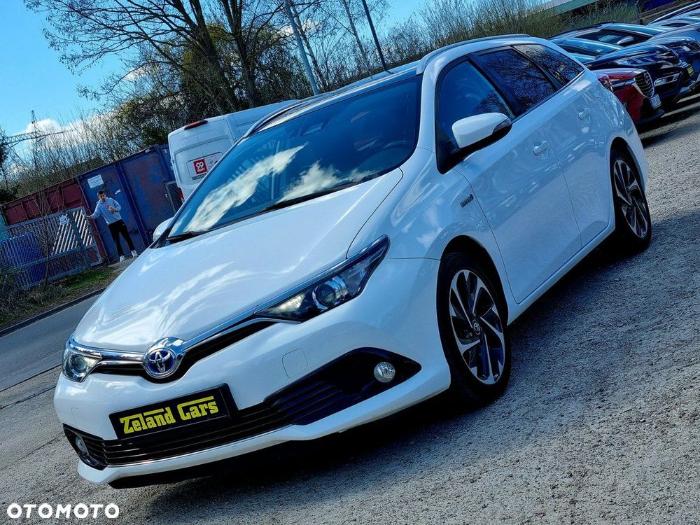 Toyota Auris Hybrid 135 Premium - 1