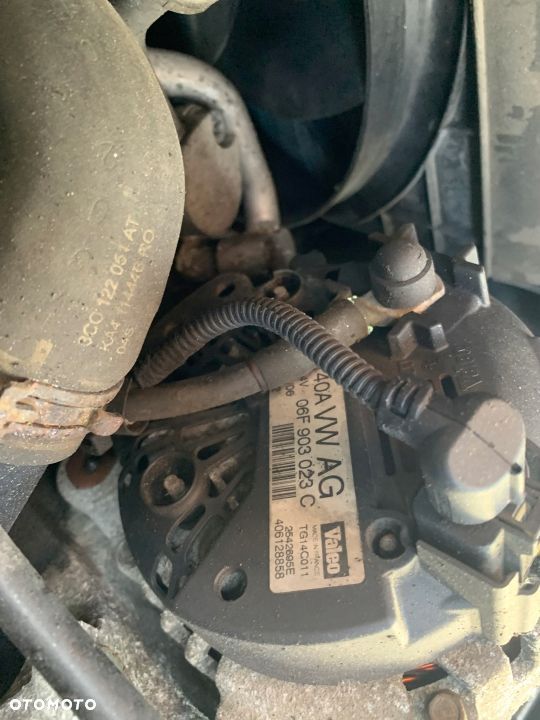 VW Touran 2.0 TDI alternator valeo 06F903023C - 2