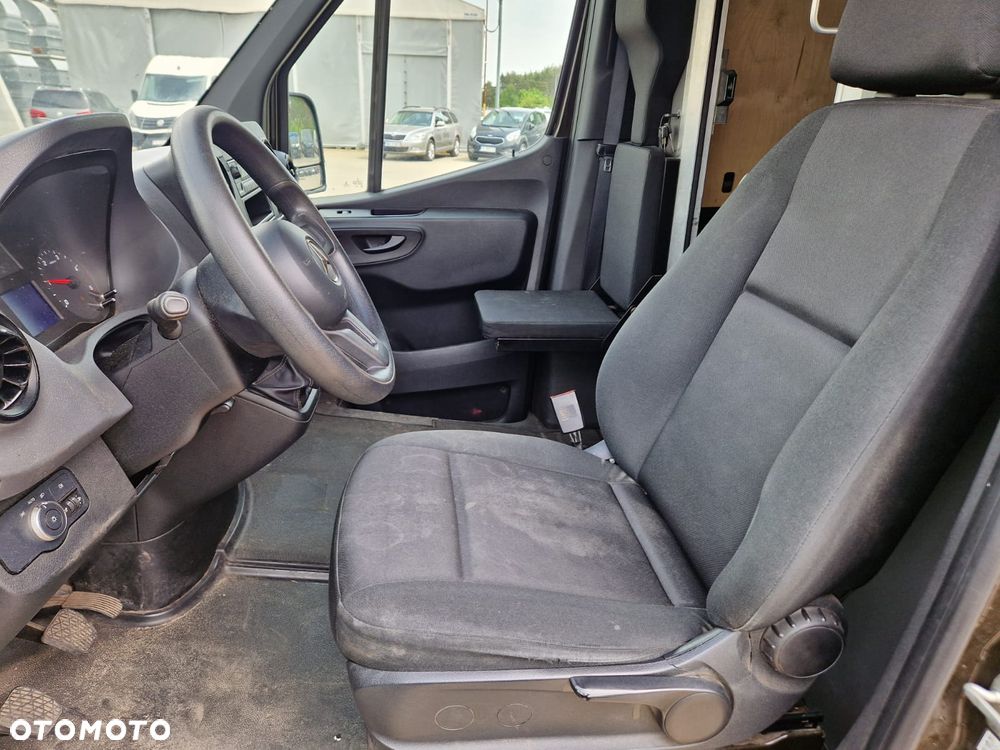 Mercedes-Benz Sprinter - 13
