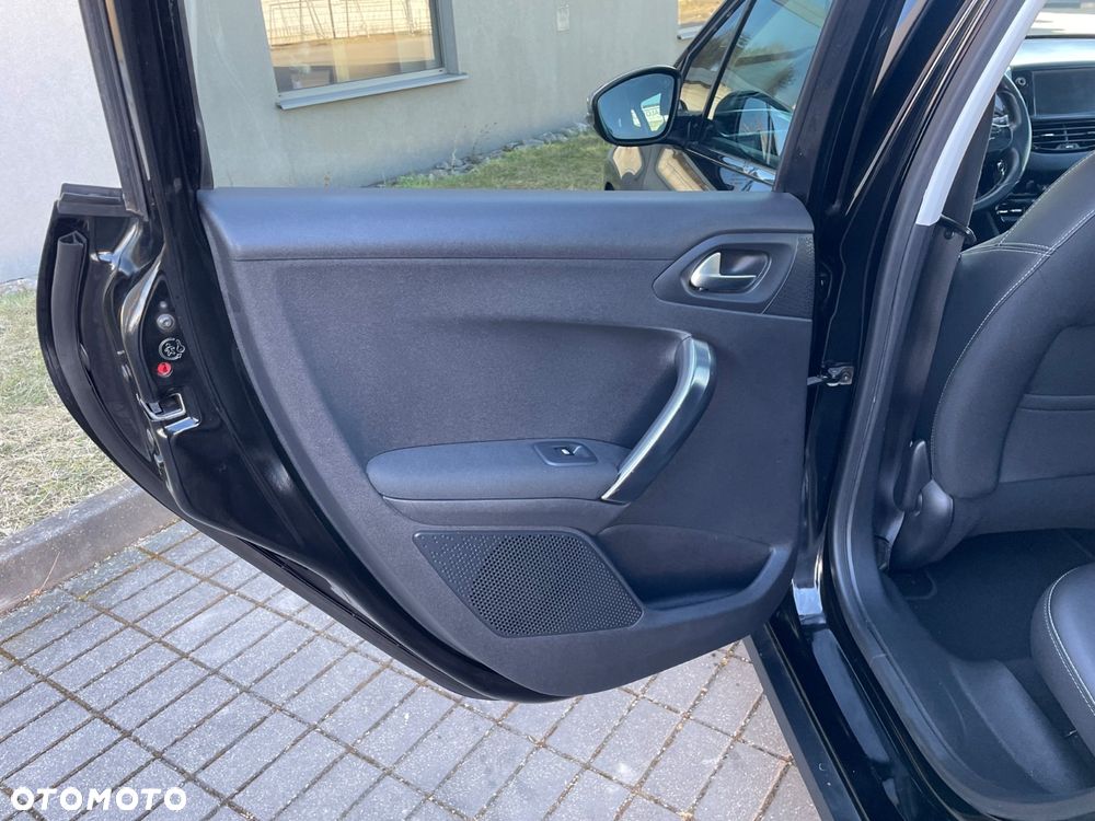 Peugeot 2008 PureTech 130 GPF Black Edition - 19