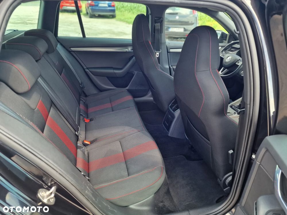 Skoda Octavia 2.0 TDI Sport Edition - 27