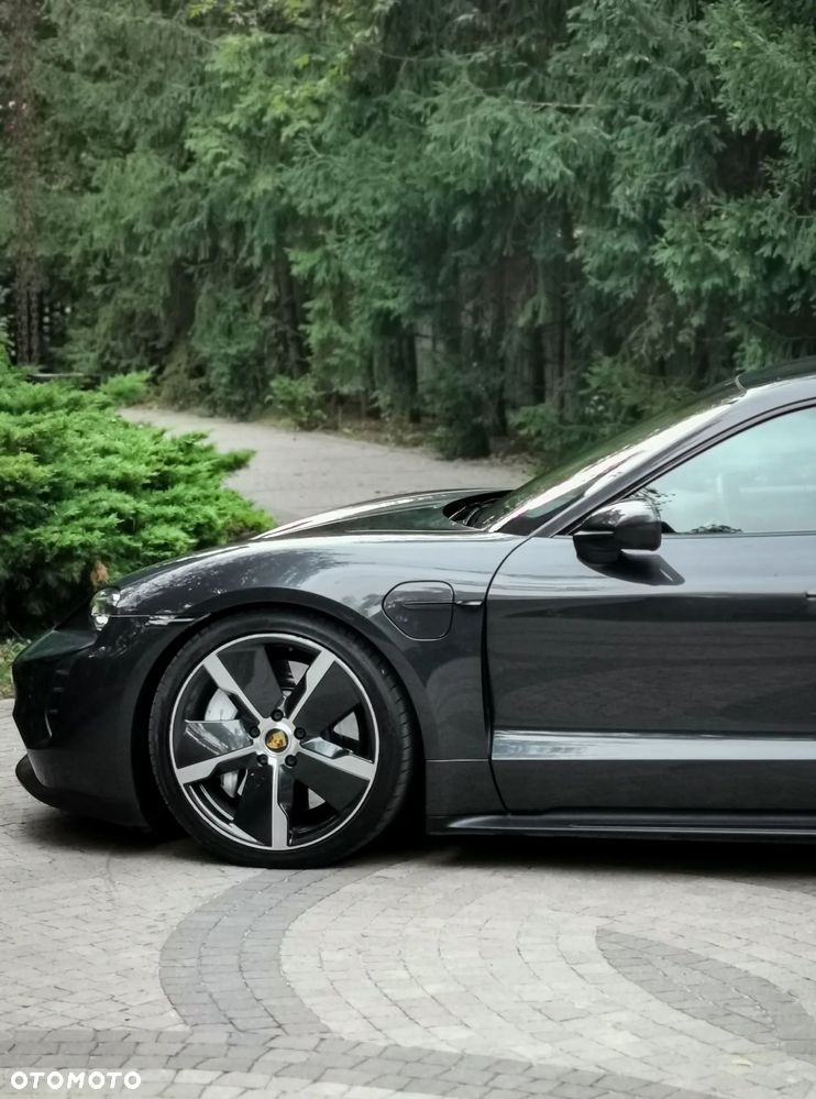 Porsche Taycan - 10