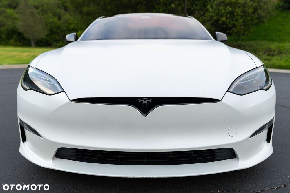 Tesla Model S - 8