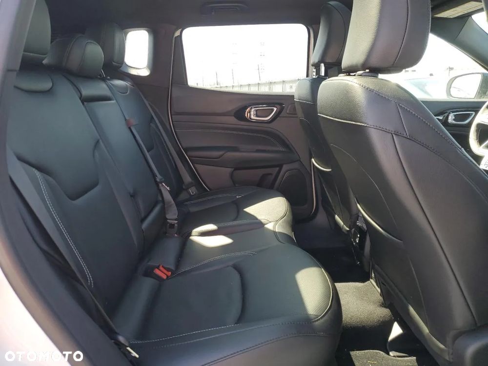 Jeep Compass - 12