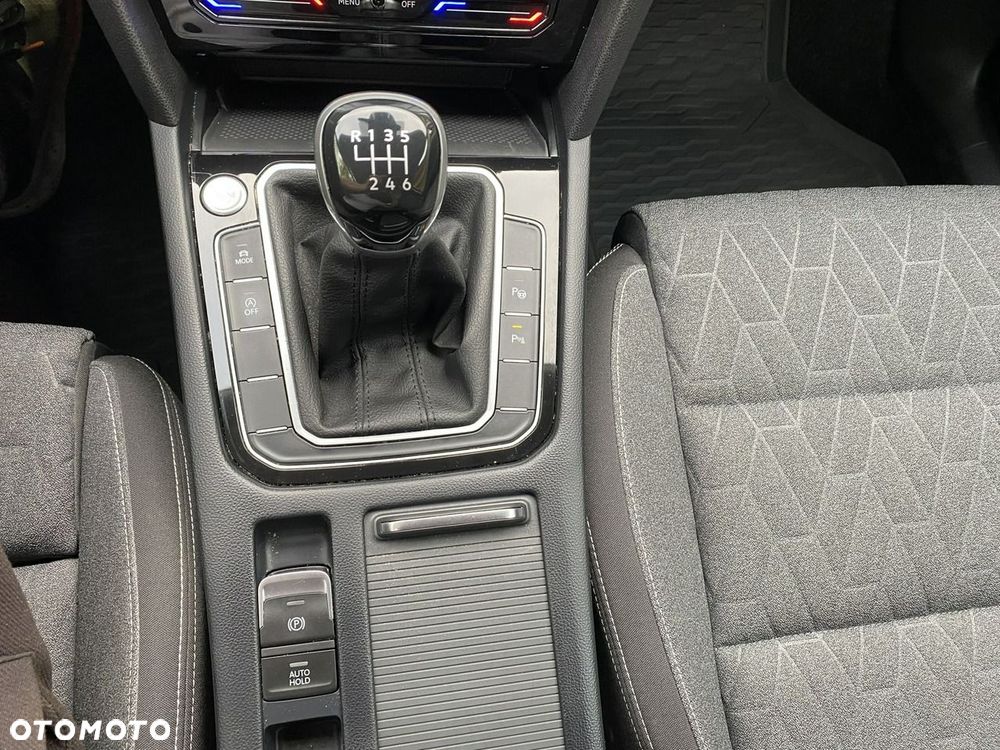 Volkswagen Passat - 26