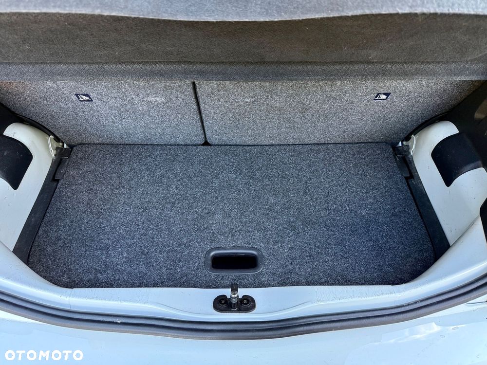 Volkswagen up! 1.0 United - 16