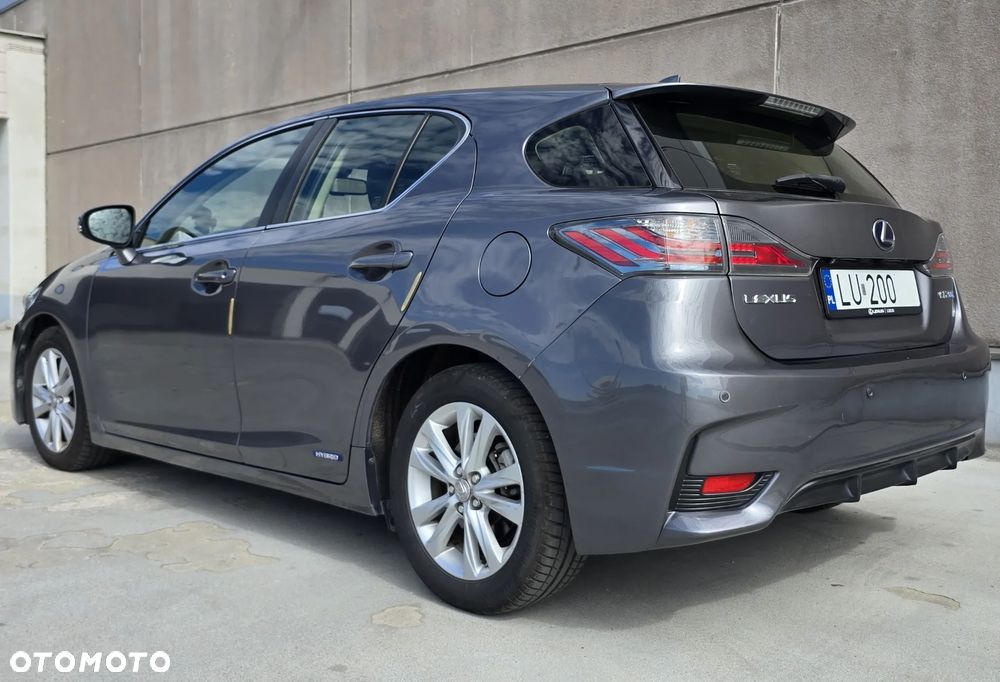 Lexus CT - 7