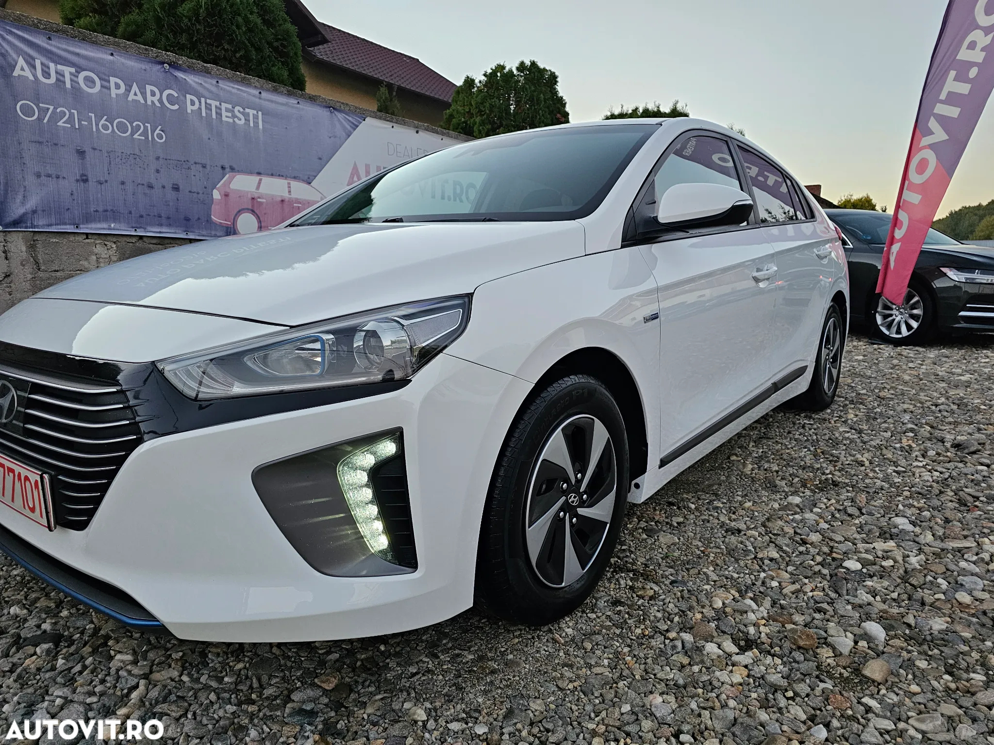 Hyundai IONIQ - 13