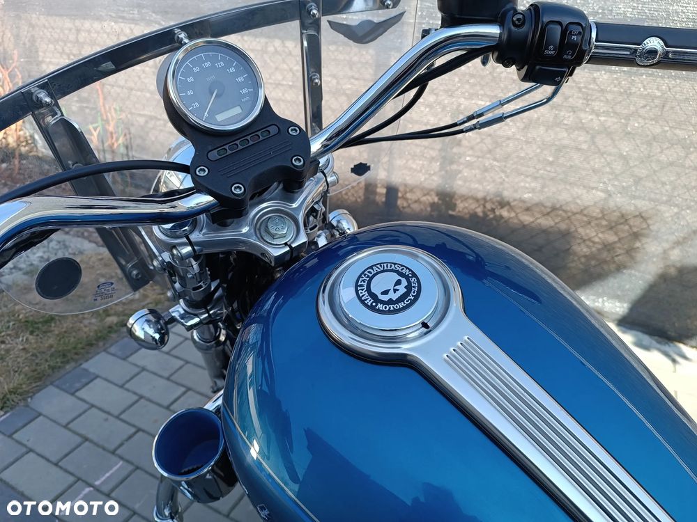 Harley-Davidson Sportster Custom 883C - 8