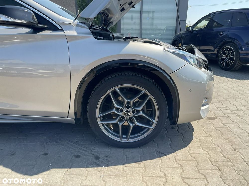 Infiniti Q30 1.6t Sport Tech 7DCT - 4
