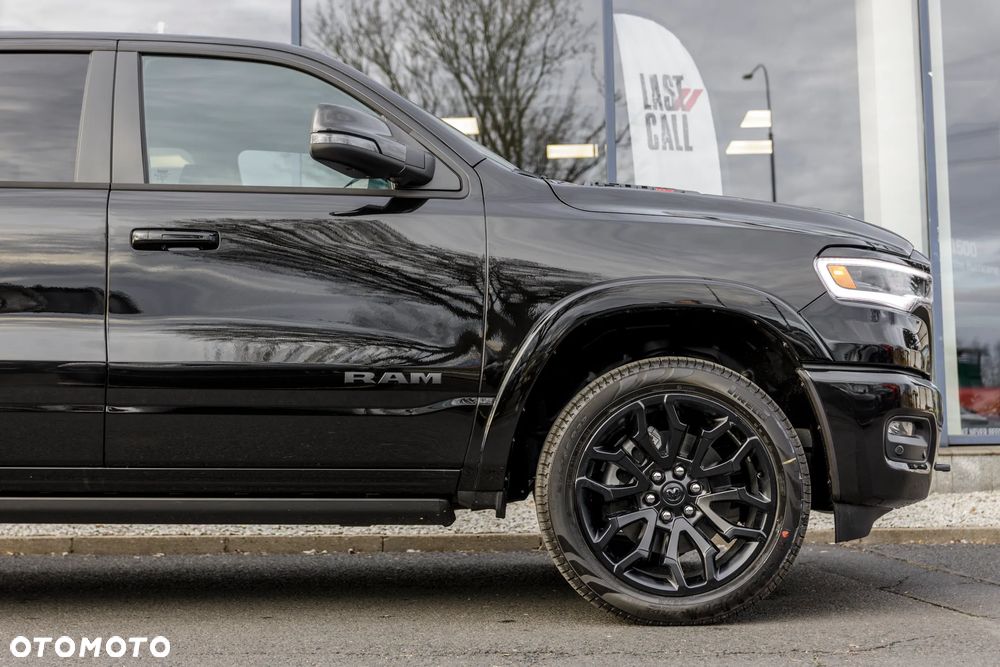 RAM 1500 Limited Night - 33
