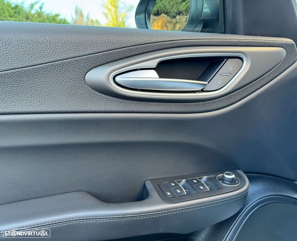 Alfa Romeo Giulia 2.2 D Veloce Q4 AT8 - 16