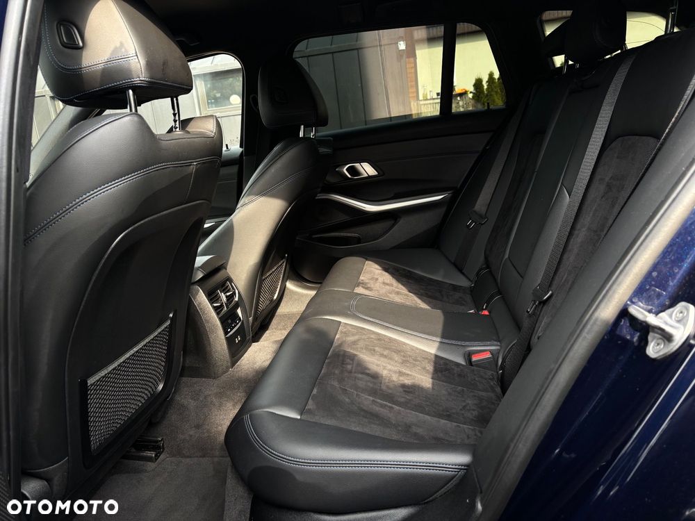BMW Seria 3 320d xDrive Edition M Sport Shadow - 27