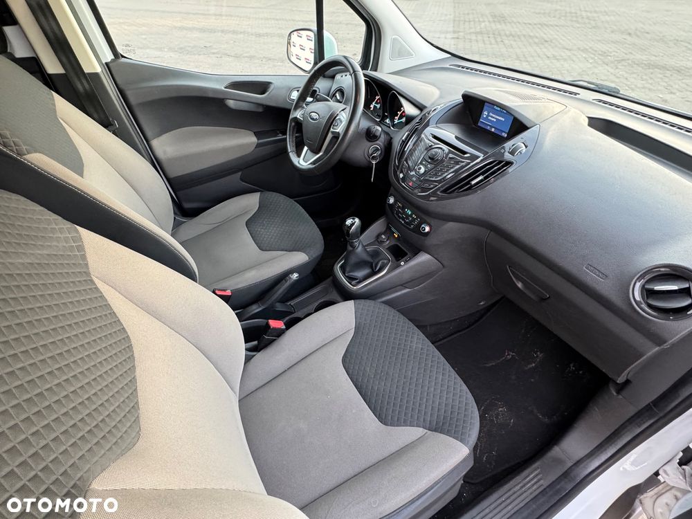 Ford Tourneo Courier 1.0 EcoBoost S&S Titanium - 28