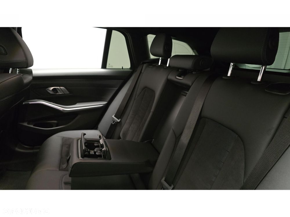 BMW Seria 3 320d xDrive Sport - 23